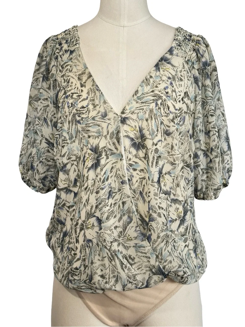 ASTR Women's Short Sleeves Wrap Blouse with Bodysuit Snaps in‎ Ivory Floral  M